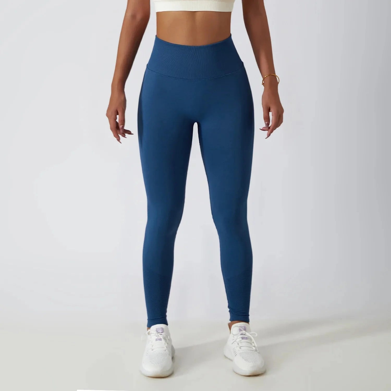 {product_title} in {variant_option_1} - {product_type}
