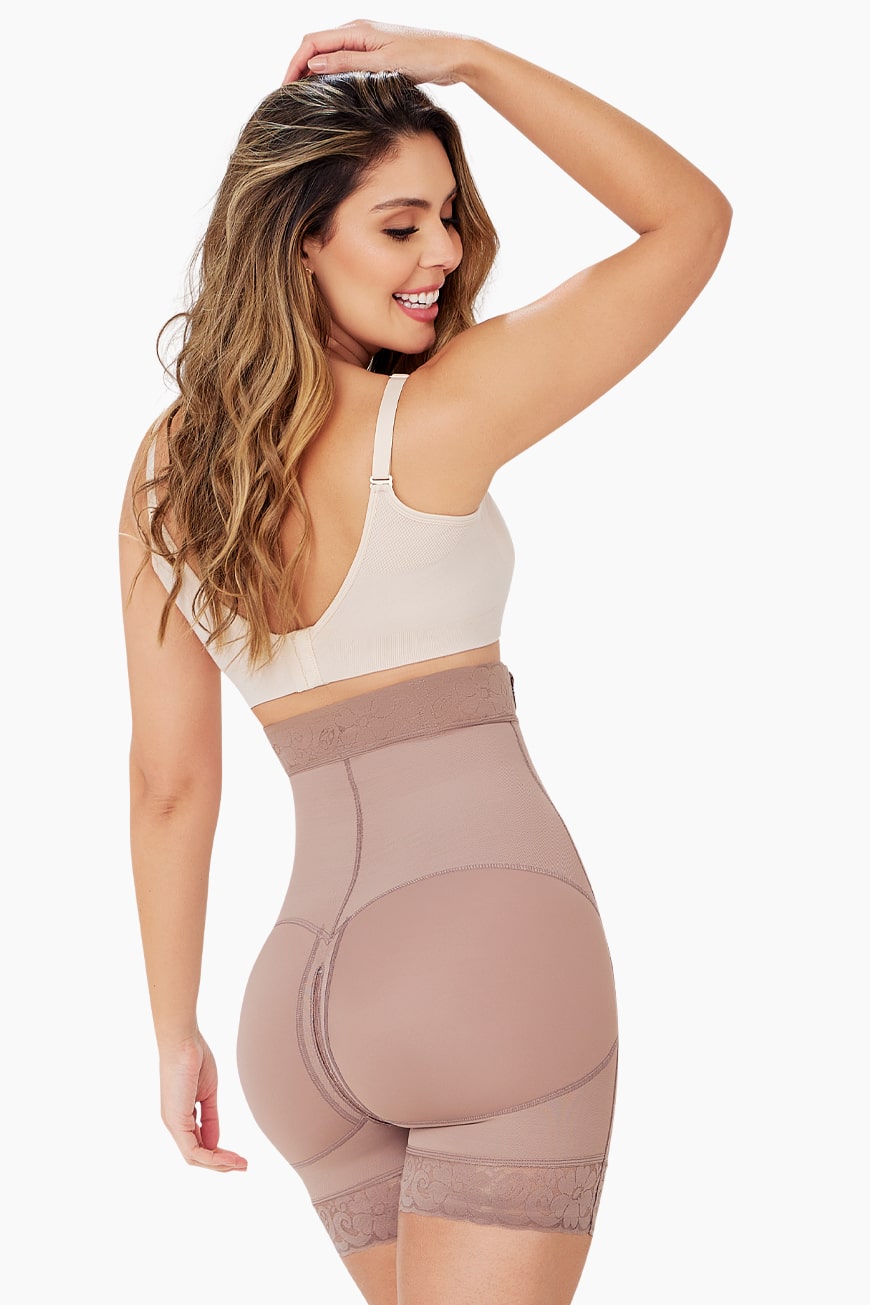 {product_title} in {variant_option_1} - {product_type}
